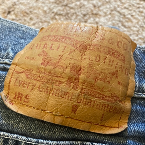 Levis Junior Shorts - Picture 7 of 8